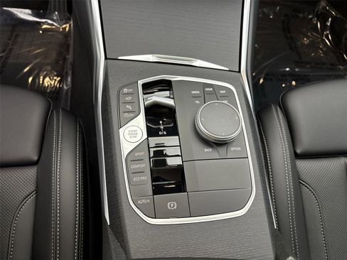 New 2026 BMW 330i xDrive Sedan w/ Premium Package AWD/4WD image 23