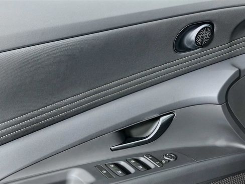 Certified 2025 Hyundai Elantra Sport image 17