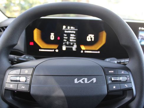 New 2026 Kia K4 FWD image 25