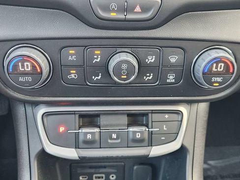 Used 2024 GMC Terrain SLT FWD image 22