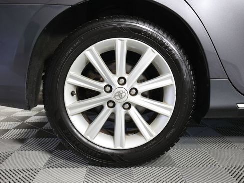 Used 2014 Toyota Camry XLE w/ Leather Package FWD image 7