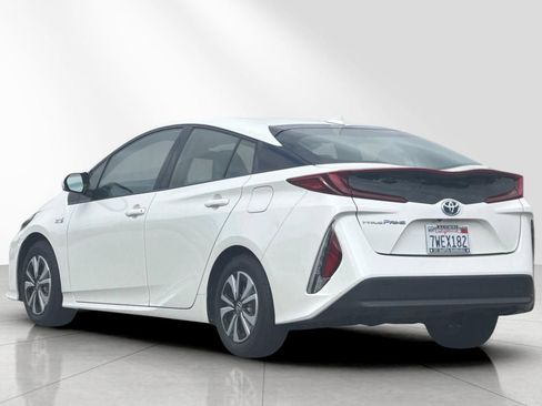 Used 2017 Toyota Prius Prime Premium FWD image 6