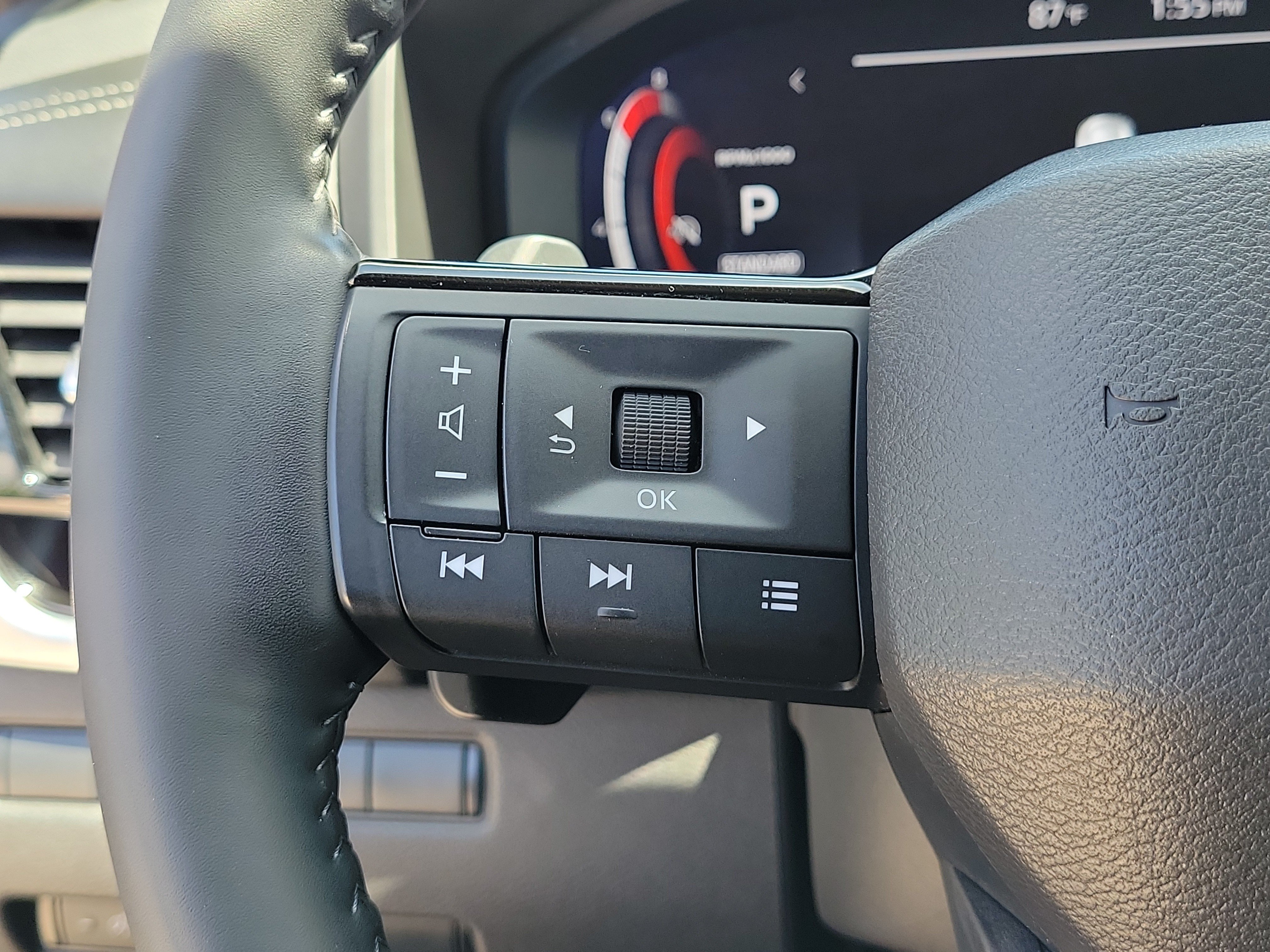 Certified 2025 Nissan Rogue SL FWD image 23