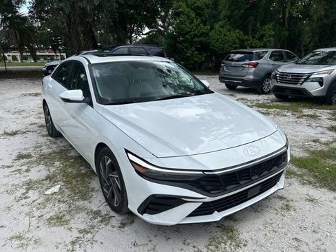 Used 2025 Hyundai Elantra Limited FWD image 1