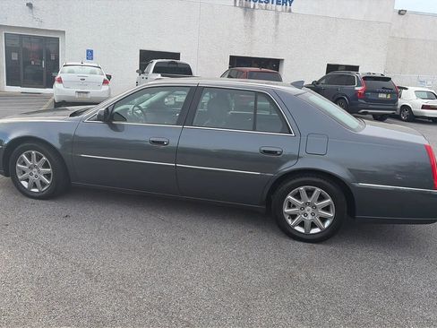 Used 2010 Cadillac DTS Premium image 27