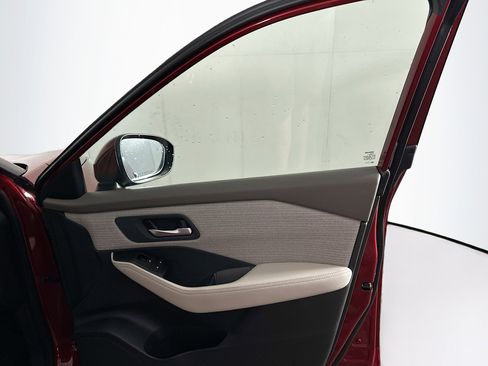 Used 2023 Nissan Rogue SV image 30