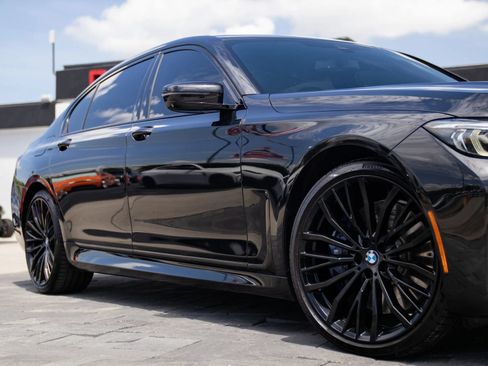 Used 2020 BMW 740i w/ M Sport Package RWD image 2
