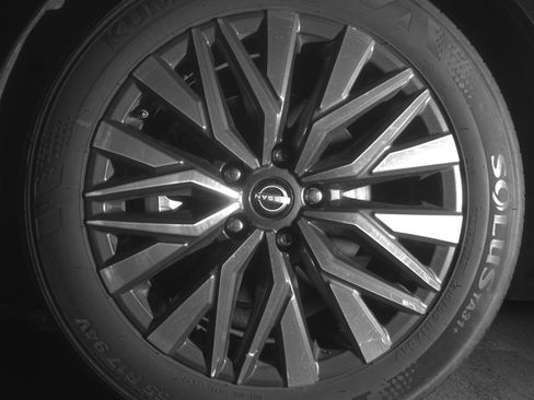 Used 2025 Nissan Altima 2.5 SV FWD image 12
