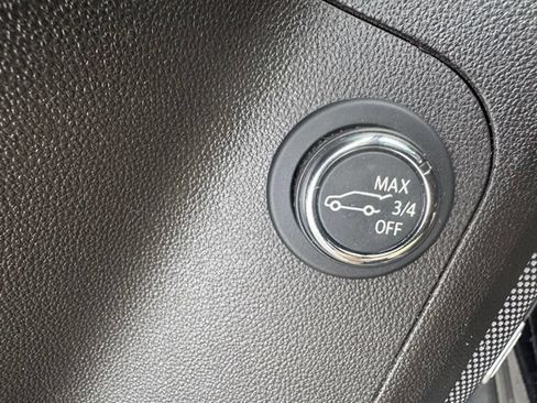 Used 2022 GMC Acadia AT4 w/ Technology Package AWD/4WD image 9