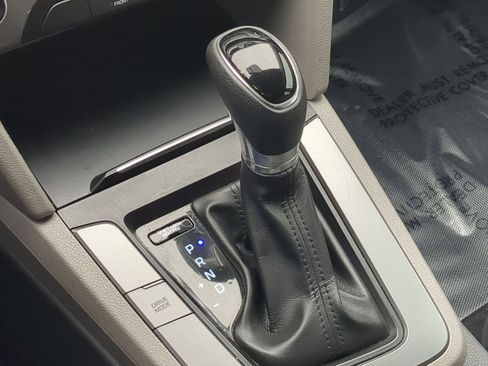 Used 2017 Hyundai Elantra SE image 13