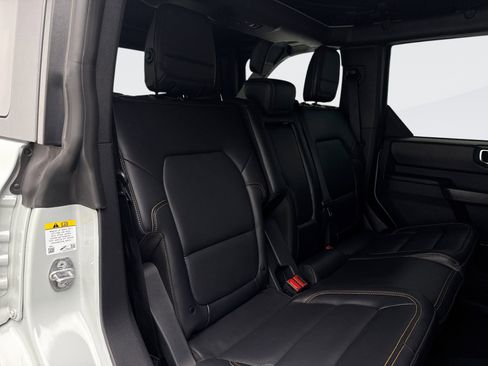 Used 2024 Ford Bronco Badlands image 17
