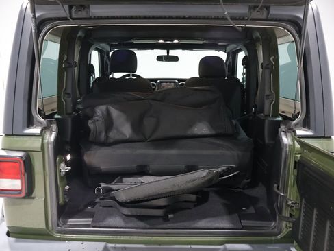 Used 2021 Jeep Wrangler Willys image 16