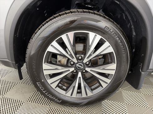 Used 2023 Nissan Rogue SV AWD/4WD image 13
