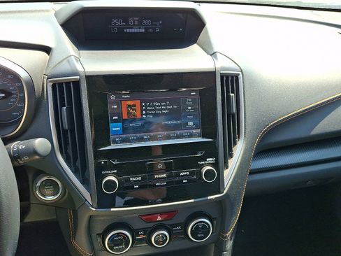 Used 2021 Subaru Crosstrek 2.0i Premium w/ Moonroof Package AWD/4WD image 16