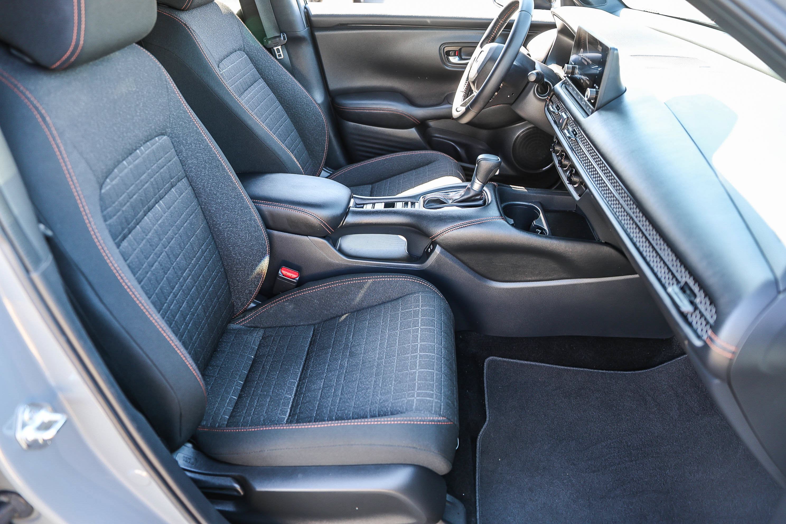 Certified 2025 Honda HR-V Sport image 7