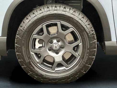 Certified 2025 Honda Pilot TrailSport image 27