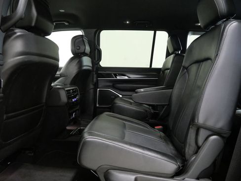 Used 2024 Jeep Wagoneer Series III AWD/4WD image 20