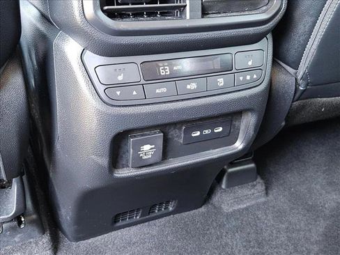 Used 2025 Honda Pilot Elite image 25