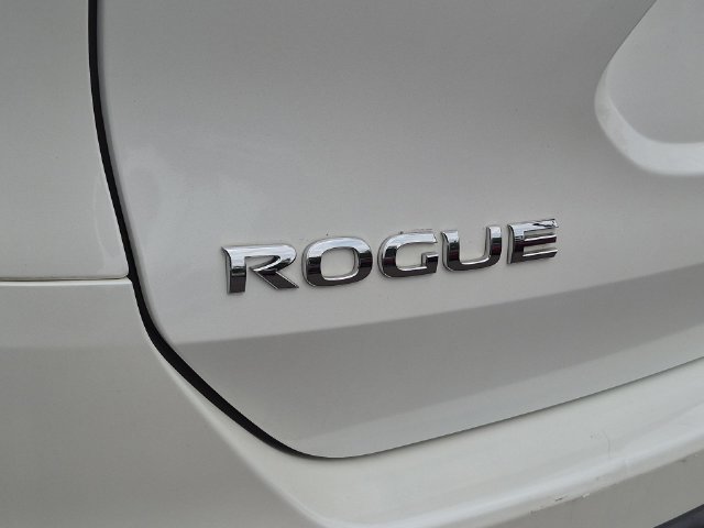 Used 2016 Nissan Rogue SV w/ SV Premium Package AWD/4WD image 34