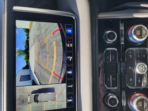 Used 2024 GMC Yukon XL Denali image 5