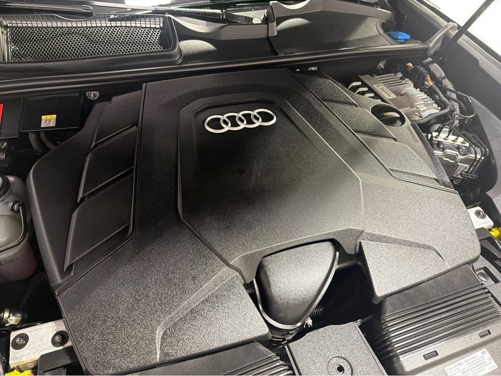 Used 2022 Audi Q8 Prestige AWD/4WD image 12