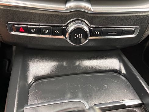 Used 2018 Volvo XC60 T5 Momentum w/ Vision Package AWD/4WD image 34