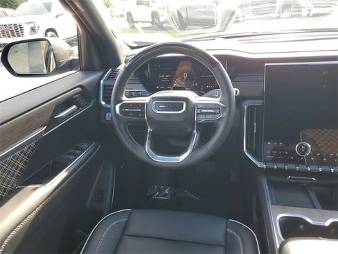 Used 2024 GMC Acadia Denali w/ Super Cruise Package image 12