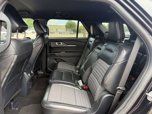 Used 2025 Ford Explorer ST-Line w/ ST-Line Street Pack AWD/4WD image 26