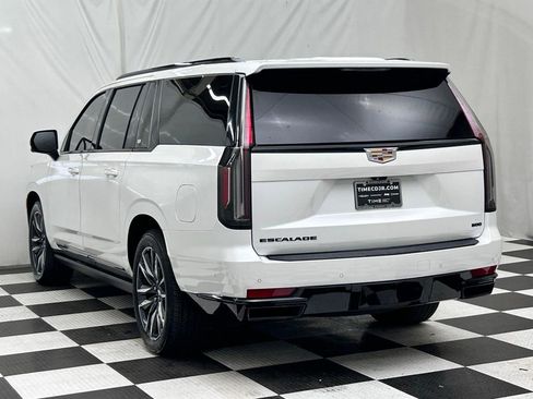 Used 2022 Cadillac Escalade ESV Sport Platinum w/ Heavy-Duty Trailer Package AWD/4WD image 5