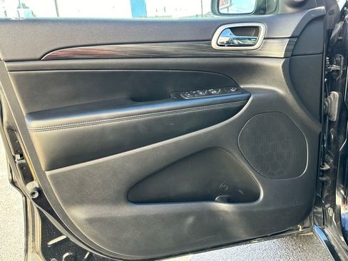 Used 2022 Jeep Grand Cherokee Laredo X AWD/4WD image 10