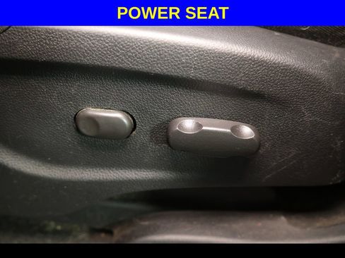 Used 2018 Chevrolet Trax LT w/ LT Convenience Package FWD image 3