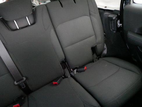 Used 2022 Jeep Wrangler Unlimited Sahara w/ Cold Weather Group AWD/4WD image 14
