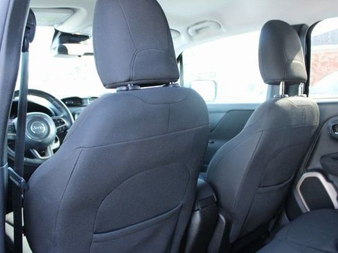 Used 2016 Jeep Renegade Latitude w/ Cold Weather Group image 32