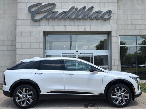 Used 2025 Cadillac Optiq Luxury 1 AWD/4WD image 3