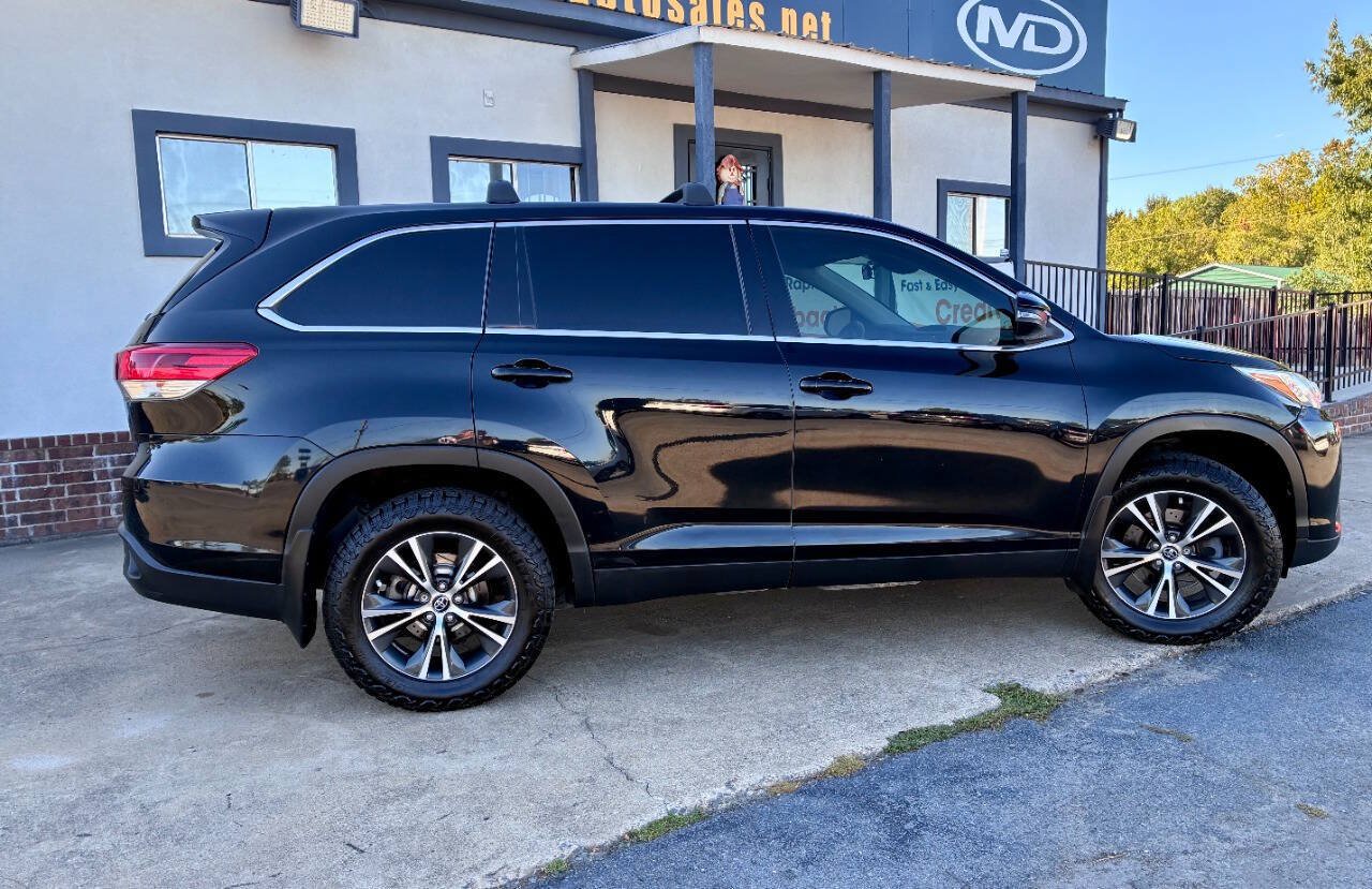 Used 2019 Toyota Highlander LE AWD/4WD image 8