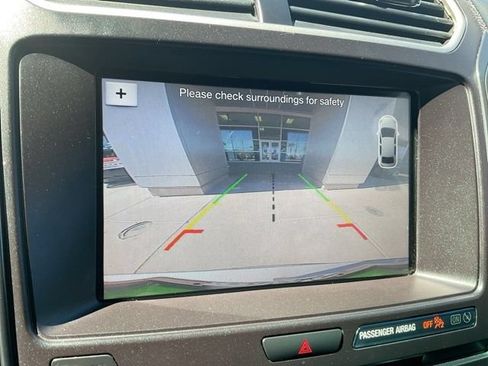Used 2017 Ford Explorer XLT w/ Equipment Group 202A FWD image 17