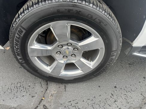 Used 2017 Chevrolet Suburban Premier image 9