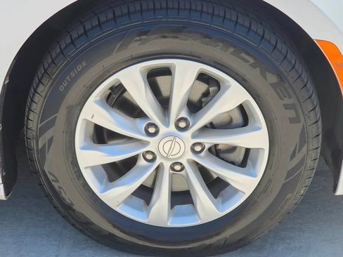 Used 2017 Chrysler Pacifica Touring-L FWD image 34
