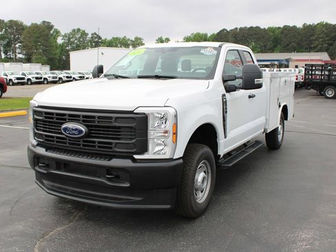 Used 2025 Ford F250 XL AWD/4WD image 3