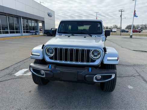 Used 2024 Jeep Wrangler Sahara w/ Technology Group image 6