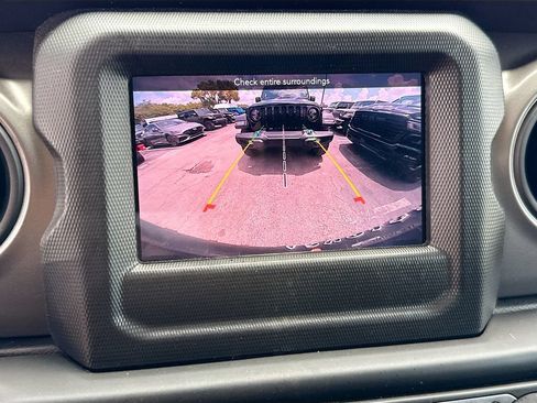 Used 2023 Jeep Wrangler Unlimited AWD/4WD image 15