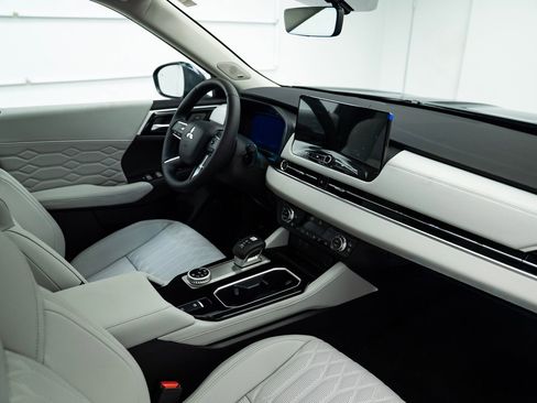 New 2025 Mitsubishi Outlander SEL image 15