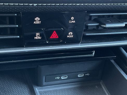 Used 2024 Volkswagen Atlas SE image 34