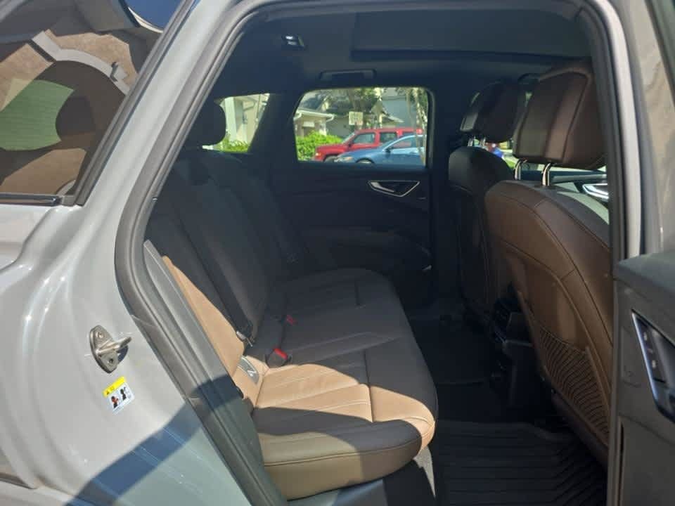 Used 2025 Audi Q4 e-tron Premium Plus w/ Premium Plus RWD image 8