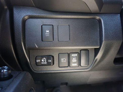 Used 2020 Toyota Tacoma TRD Sport image 5