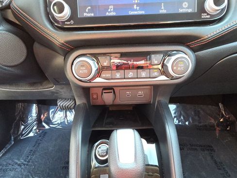 Used 2024 Nissan Versa SR FWD image 23