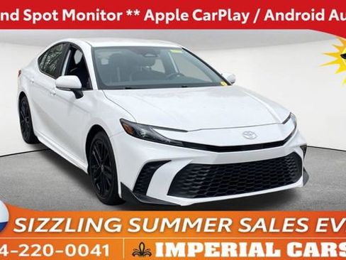 Used 2025 Toyota Camry SE FWD image 1