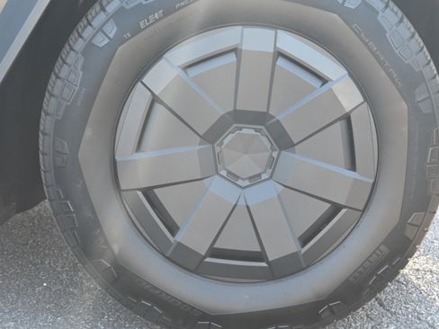 Used 2024 Tesla Cybertruck AWD Crew Cab image 14