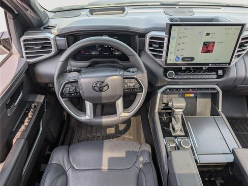 Used 2024 Toyota Tundra Platinum AWD/4WD image 17