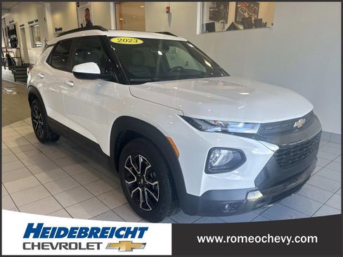 Used 2023 Chevrolet TrailBlazer ACTIV w/ Sun and Liftgate Package image 1